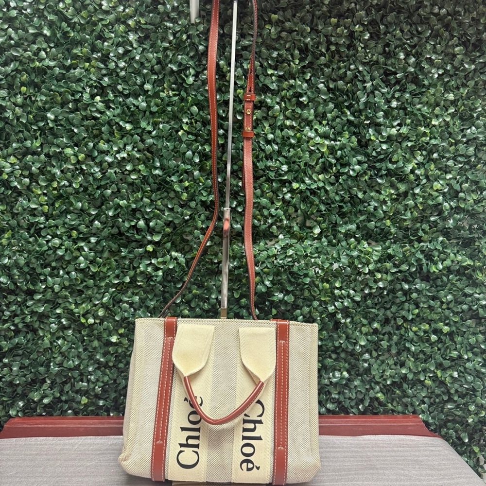 Chloe Small Woody Logo Strap Linen Tote - Picture 5 of 13